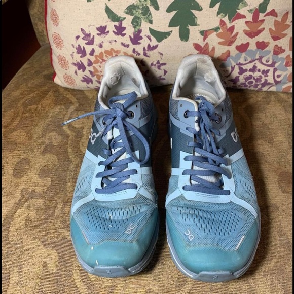 On Running Cloud running shoes size W9 - Picture 3 of 6